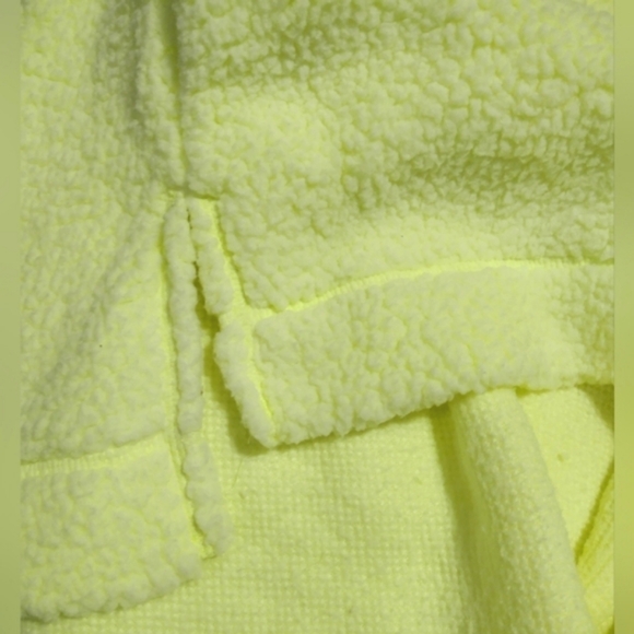 NWT🔥$55 Aerie Cloud Fluffy Soft Henley Sweatshirt Sweater Neon Yellow Last 1 - Picture 7 of 12